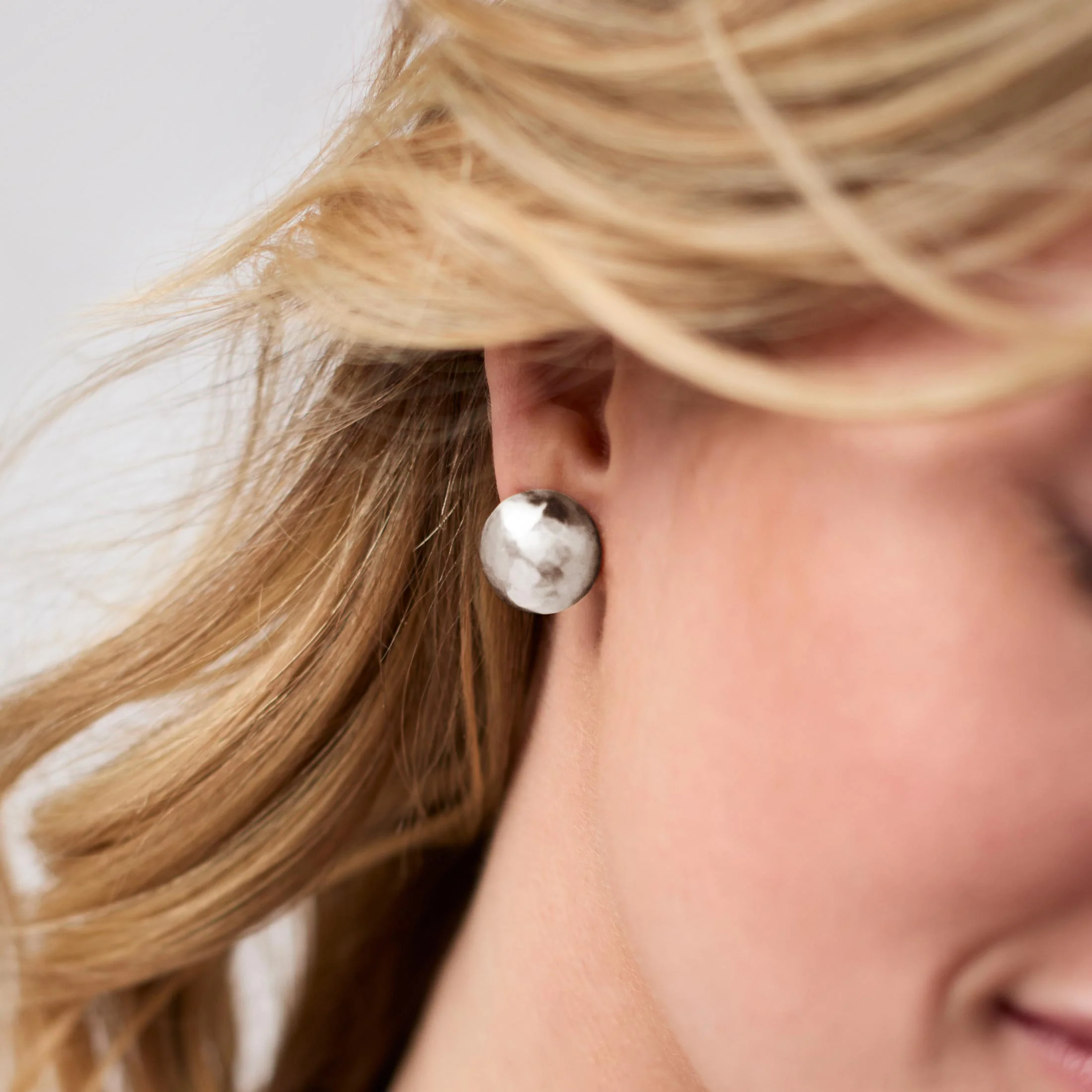 Solara Stud - Image 2